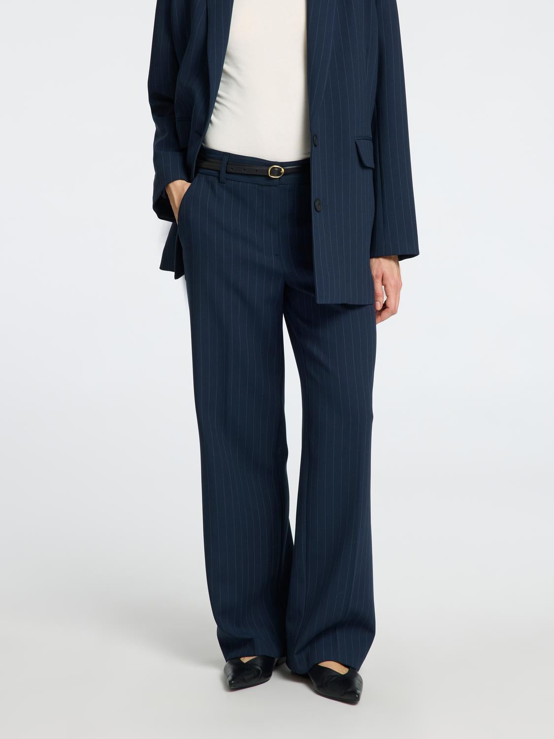 model_shot-front
